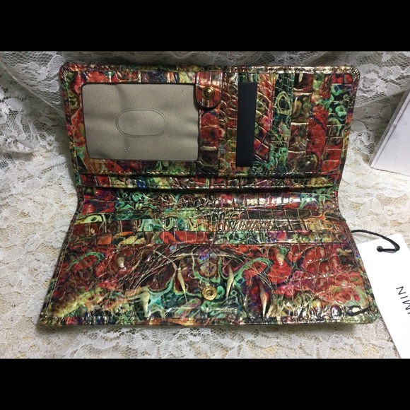 NWT Brahmin Ammolite Melbourne ADY WALLET, SOLD OUT. - Picture 3 of 3